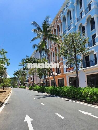 Cho thuê mặt bằng kinh doanh 7 tầng,kế ks Intercontinental Phú Quốc