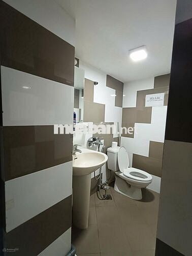 Nhà mặt phố Nguyễn Khang, DT 40m2 x 6 tầng xây thông có Thang Máy