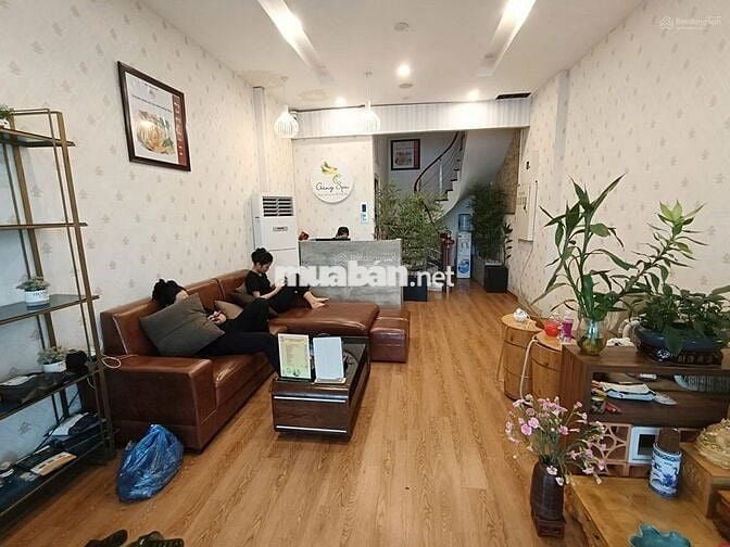 Nhà mặt phố Nguyễn Khang, DT 40m2 x 6 tầng xây thông có Thang Máy