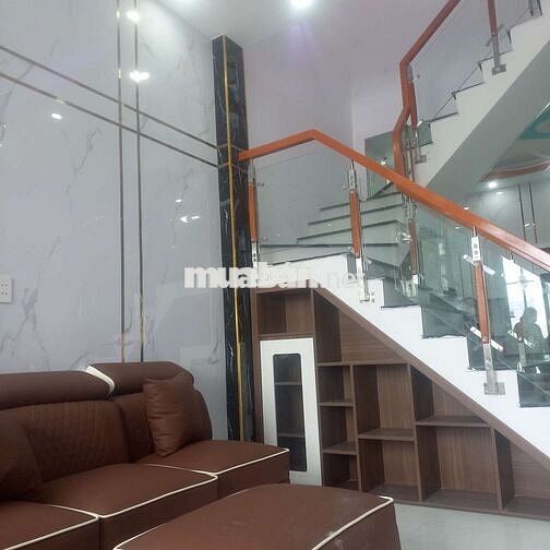NHÀ MỚI XÂY TIỆN KINH DOANH. ĐÚC 1 LẦU 4X34 ĐƯỜNG 833B NGAYPHƯỚC VÂN.