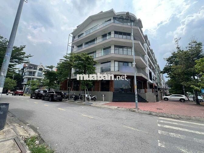 CHO THUÊ TÒA NHÀ VĂN PHÒNG HIỆN ĐẠI MỚI 100% TẠI TRUNG TÂM QUẬN 7