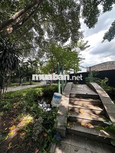 Biệt thự vườn quốc lộ 13 vị trí đắc địa