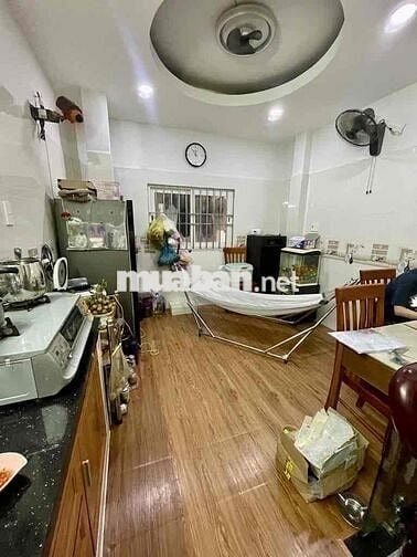 Bán nhà 3 phòng ngủ, Cách Mạng Tháng 8, 5 tầng đúc btct,