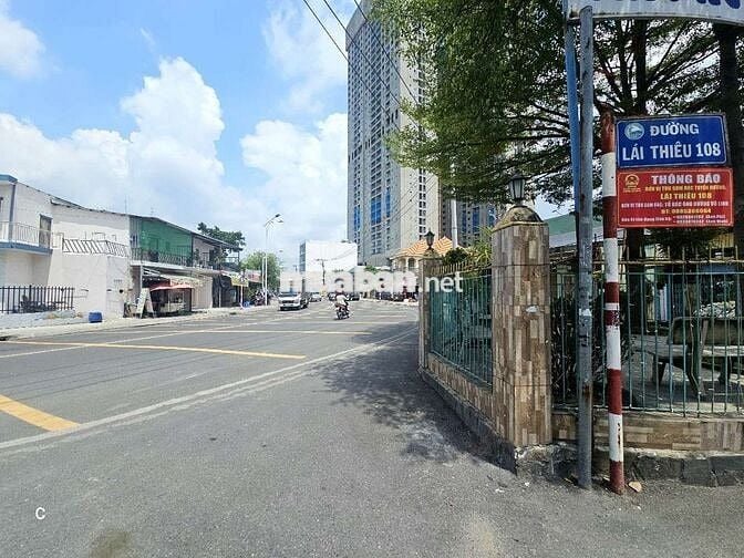 ĐẤT LÁI THIÊU TIỆN ĐI LÀM SÀI GÒN
Diện Tích. 5,5 x 19 = 105m²