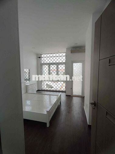 Cho thuê nhà hẻm xe tải quận 6 tiện ra chợ lướn mới sơn sữa lại