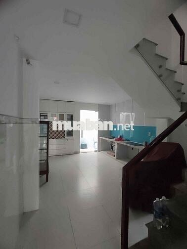 Cho thuê nhà hẻm xe tải quận 6 tiện ra chợ lướn mới sơn sữa lại
