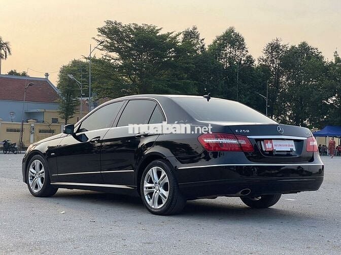 Mercedes Benz E Class 2010 E250 xe còn zin nhiều