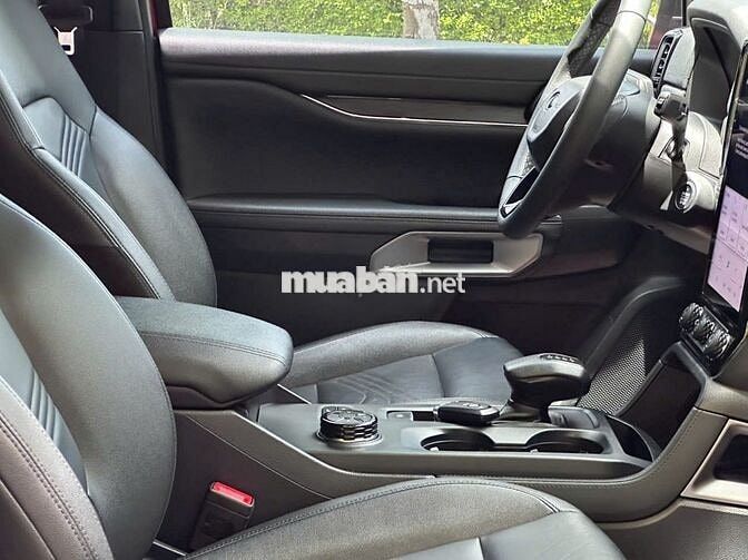 Ford Everest 2022 Titanium Plus 2.0L 4x4 AT lướt