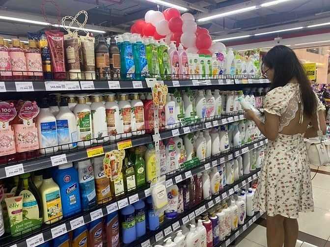 Em cần bổ sung 3 bạn trông coi ,sắp xếp và 2 cô Tạp Vụ (Đi làm Ngay ) 
