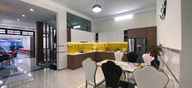 Nhà đúc 3 tầng mặt tiền Đông Hưng Thuận, Quận 12, 6x35m, SHR, 13tỷ500