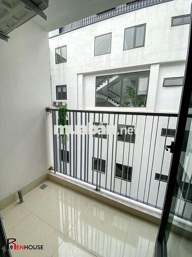 CHO THUÊ STUDIO BAN CÔNG SIÊU THOÁNG NGAY NGUYỄN KHANG, YÊN HOÀ