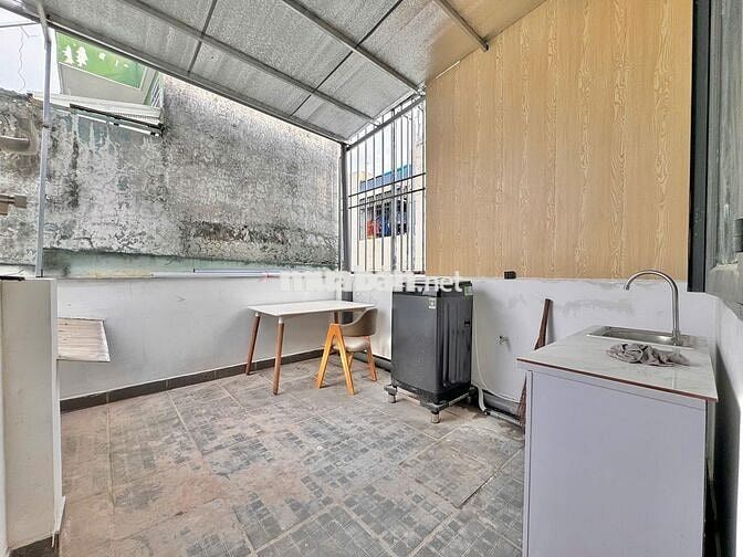 Cho thuê căn hộ Full nội thất có ban công tại Nguyễn Hồng Đào Tân Bình