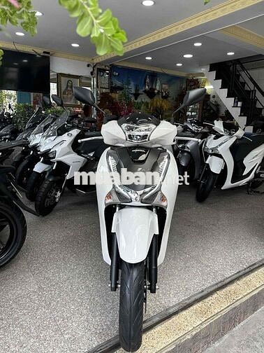 SH 150i 2017 Trắng Đen BSTP 28898 Chính Chủ
