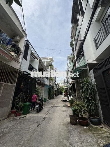 Bán nhà Q11 P3 Lac Long Quan. 42m2 ~5 tỷ. Nhà cũ tiện xây mới. Hẻm 5m.