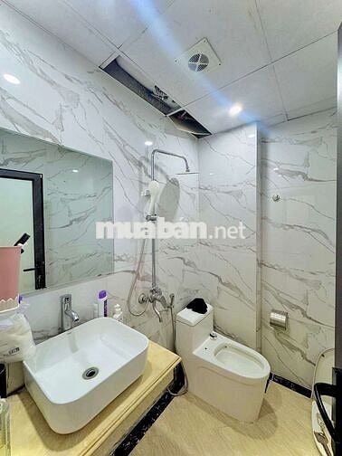 Chính chủ bán nhà 30m2, 5 tầng, mặt tiền 4,2m, giá 7,85 tỷ