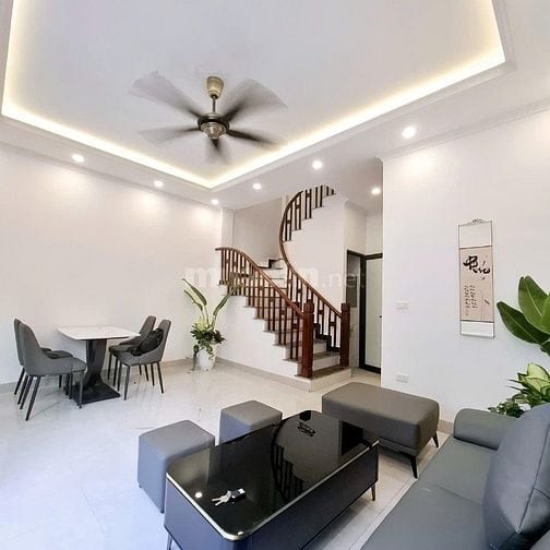 BÁN NHÀ THẠCH BÀN - 5 TẦNG THANG MÁY - Ô TÔ ĐỖ CỔNG