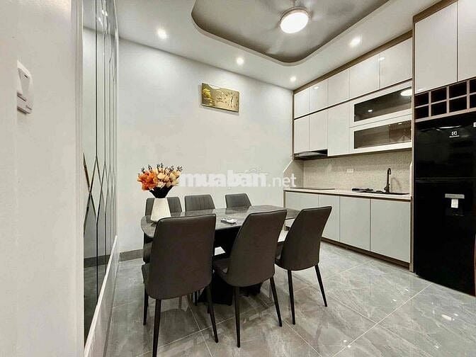 Cực Sốc! Nhà Phố Huỳnh Thúc Kháng -Cách 5m Ra OTO Tránh Full Nội Thất