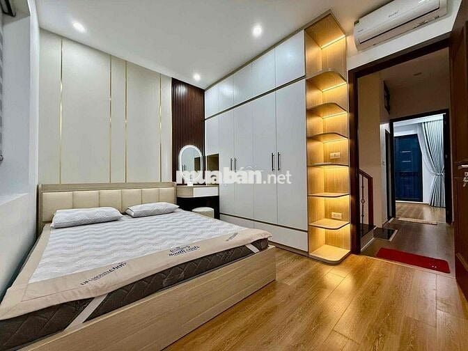 Cực Sốc! Nhà Phố Huỳnh Thúc Kháng -Cách 5m Ra OTO Tránh Full Nội Thất