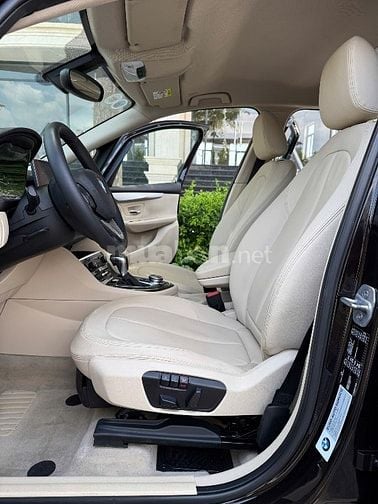 Bán BMW 218i sản xuất cuối 2015 lăn bánh 01.2016 , màu nâu nho đậm 