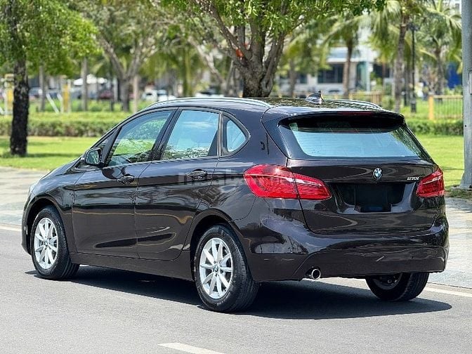 Bán BMW 218i sản xuất cuối 2015 lăn bánh 01.2016 , màu nâu nho đậm 