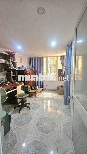 Tập thể tầng 3 Hồng mai 70m2. 3 ngủ 2 vs. giá 4.1 ty