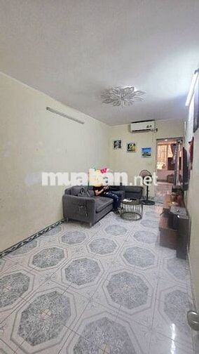 Tập thể tầng 3 Hồng mai 70m2. 3 ngủ 2 vs. giá 4.1 ty