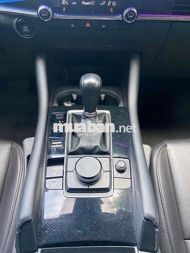 Mazda 3 2023 1.5L Luxury - 1 chủ từ đầu, đi cực it