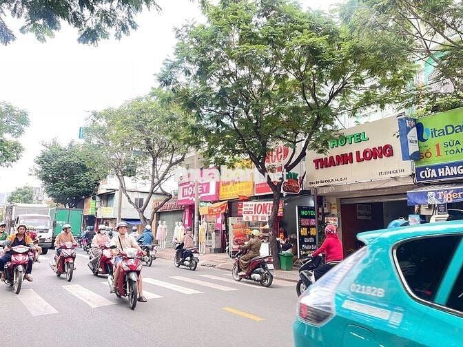 Mặt Tiền Âu Cơ - Đoạn Gần Vòng Xoay Lê Đại Hành.