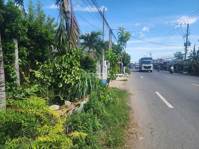 Cần tiền cho con du học bán gấp lô đất tại Quốc lộ 91, 27 tỷ, 1400m2, 