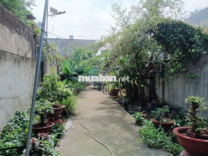 Bán nhà 2 mặt tiền 406 m2, 160 m2 odt, đường Nguyễn Hữu Cảnh