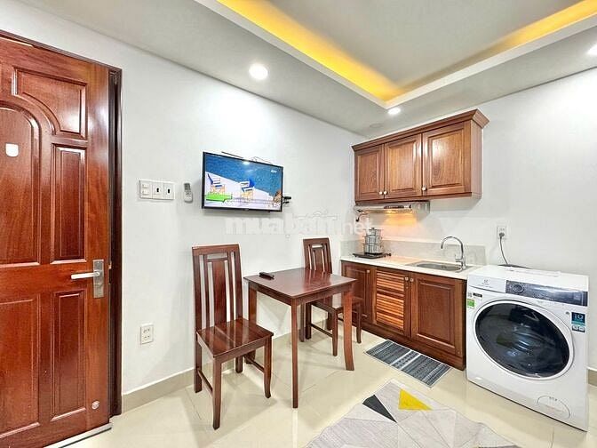 CĂN HỘ FULL NỘI THẤT NGAY BỜ KÈ HOÀNG SA CÓ CỬA SỔ, THANG MÁY, BẢO VỆ