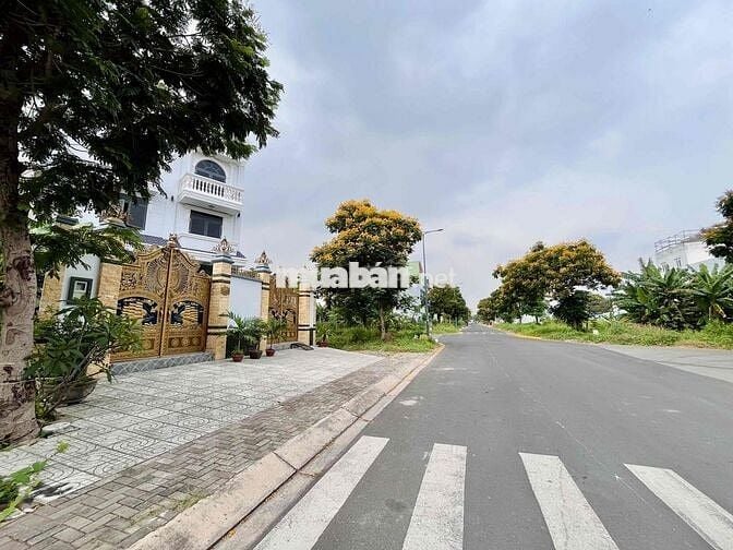 Bán nhanh nhà phố mặt tiền kinh doanh - Lovera Park - Khang Điền
