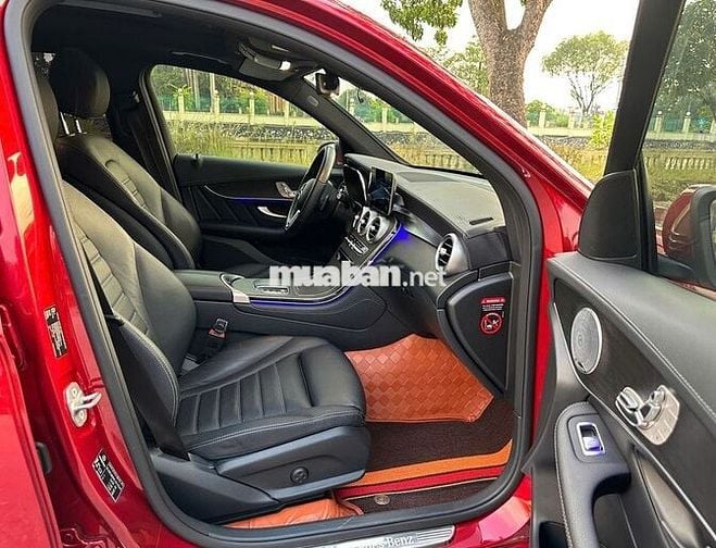 Chính chủ bán GLC 300 4MATIC 2020 như mới