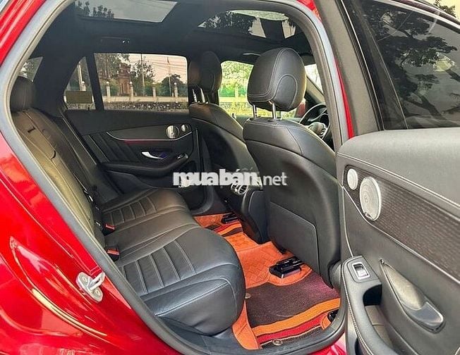 Chính chủ bán GLC 300 4MATIC 2020 như mới