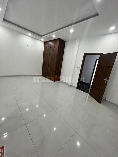 HẠ GIÁ 400TR BÁN NHANH NHÀ HẺM 34 TĂNG BẠT HỔ CÓ GARA OTO - NHÀ MỚI 