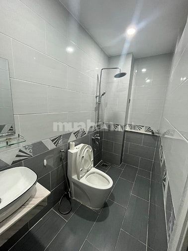 HẠ GIÁ 400TR BÁN NHANH NHÀ HẺM 34 TĂNG BẠT HỔ CÓ GARA OTO - NHÀ MỚI 