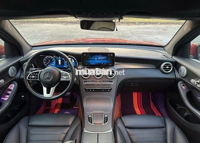 Chính chủ bán GLC 300 4MATIC 2020 như mới