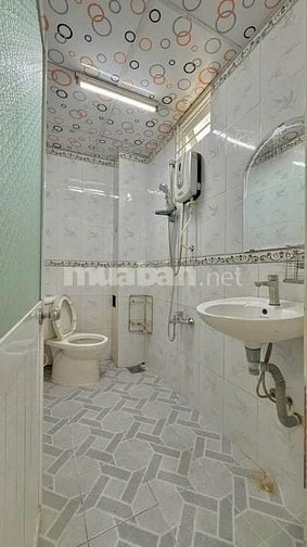 Bác 6 gửi bán căn nhà ở đường Lý Nam Đế , Thị Trấn Hóc Môn. DT 100m2, 