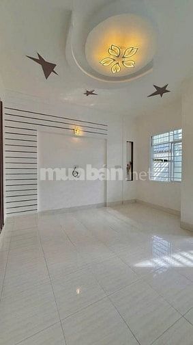 Bác 6 gửi bán căn nhà ở đường Lý Nam Đế , Thị Trấn Hóc Môn. DT 100m2, 