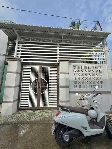Bác 6 gửi bán căn nhà ở đường Lý Nam Đế , Thị Trấn Hóc Môn. DT 100m2, 