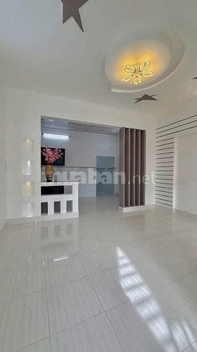 Bác 6 gửi bán căn nhà ở đường Lý Nam Đế , Thị Trấn Hóc Môn. DT 100m2, 