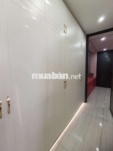 Cho thuê nhà 5 phòng ngủ, nội thất cao cấp, trung tâm quận 7