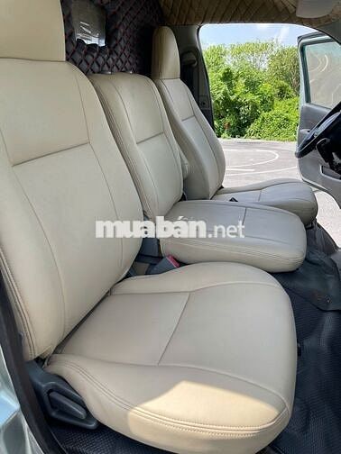 Toyota Hiace 2010 tải van 3 chỗ - 10000 km