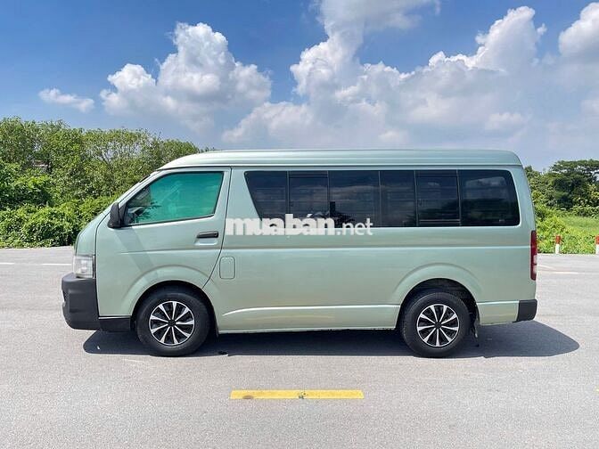 Toyota Hiace 2010 tải van 3 chỗ - 10000 km