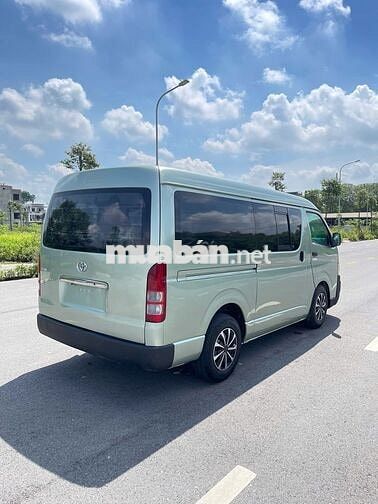 Toyota Hiace 2010 tải van 3 chỗ - 10000 km