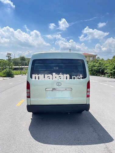 Toyota Hiace 2010 tải van 3 chỗ - 10000 km