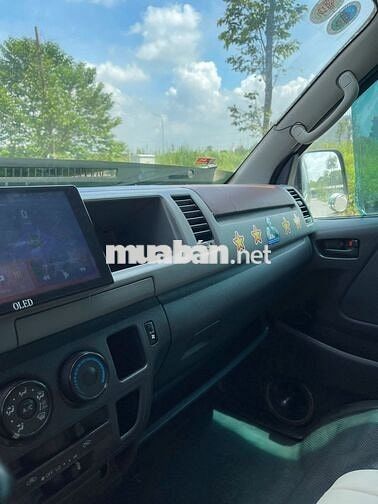 Toyota Hiace 2010 tải van 3 chỗ - 10000 km