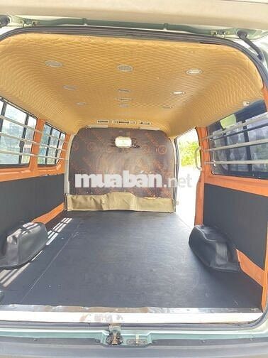Toyota Hiace 2010 tải van 3 chỗ - 10000 km