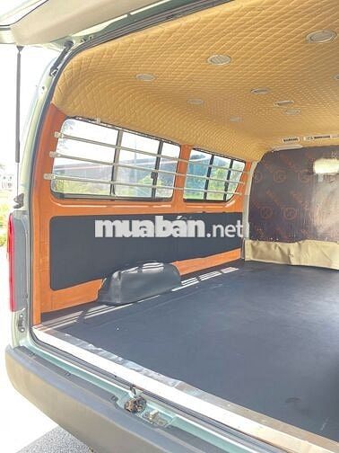Toyota Hiace 2010 tải van 3 chỗ - 10000 km