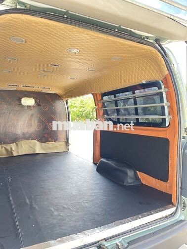 Toyota Hiace 2010 tải van 3 chỗ - 10000 km